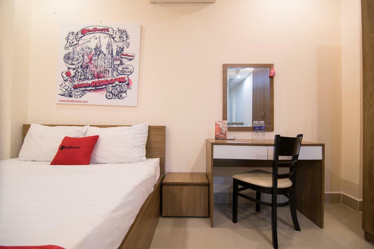 Reddoorz @ Hai Ba Trung Street Thành Pho Ho Chí Minh Esterno foto